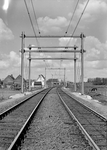 837256 Afbeelding van de sluis in de bovenleiding op de grens tussen Nederland en België in de spoorlijn Roosendaal - ...